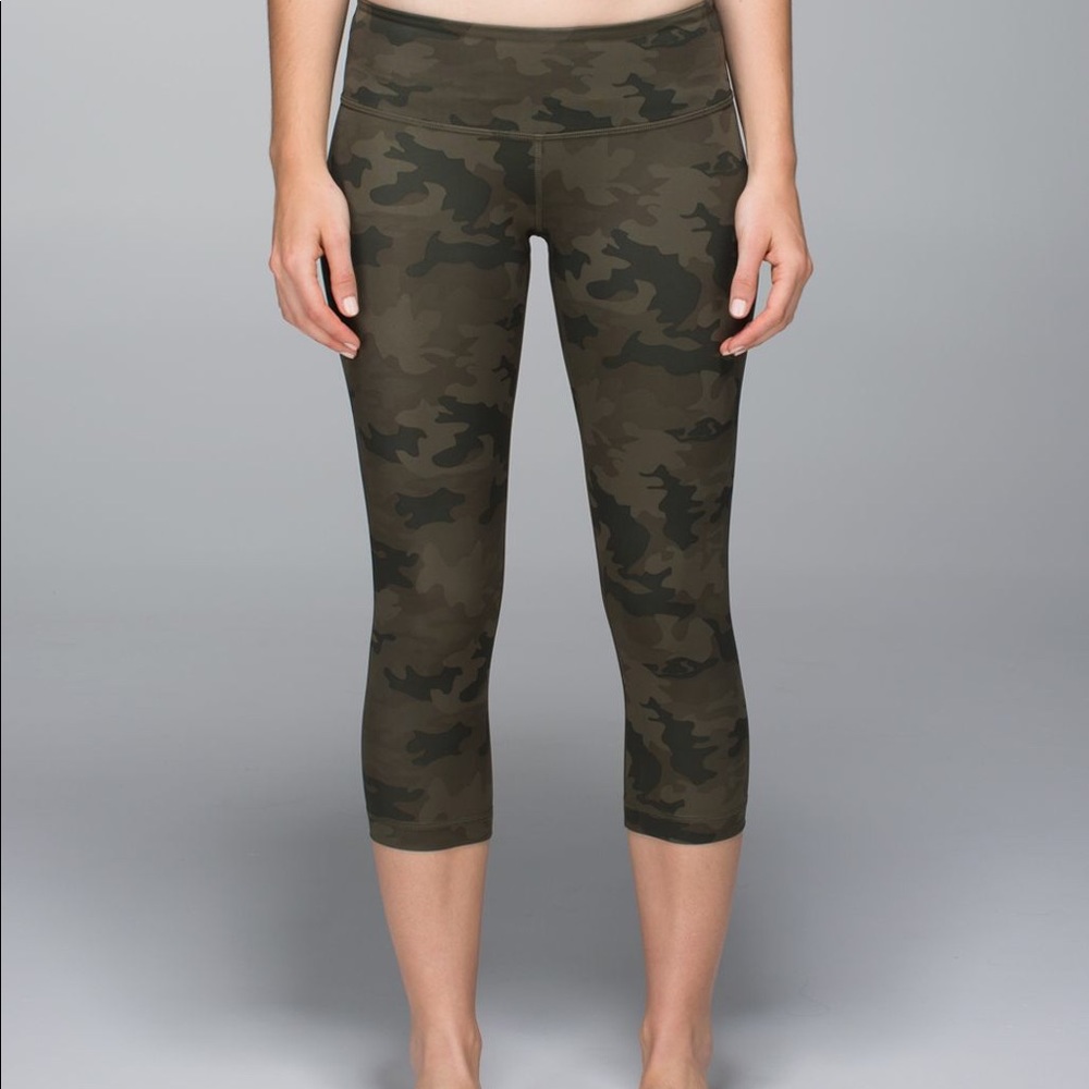 RARE lululemon camo size 4 crop (not wunder under)